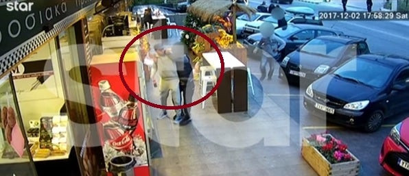 Η στιγμή της σύλληψης του βαρώνου της κοκαΐνης στην Βάρκιζα – Τον ακινητοποίησαν μέσα σε 15 δευτερόλεπτα (βίντεο)